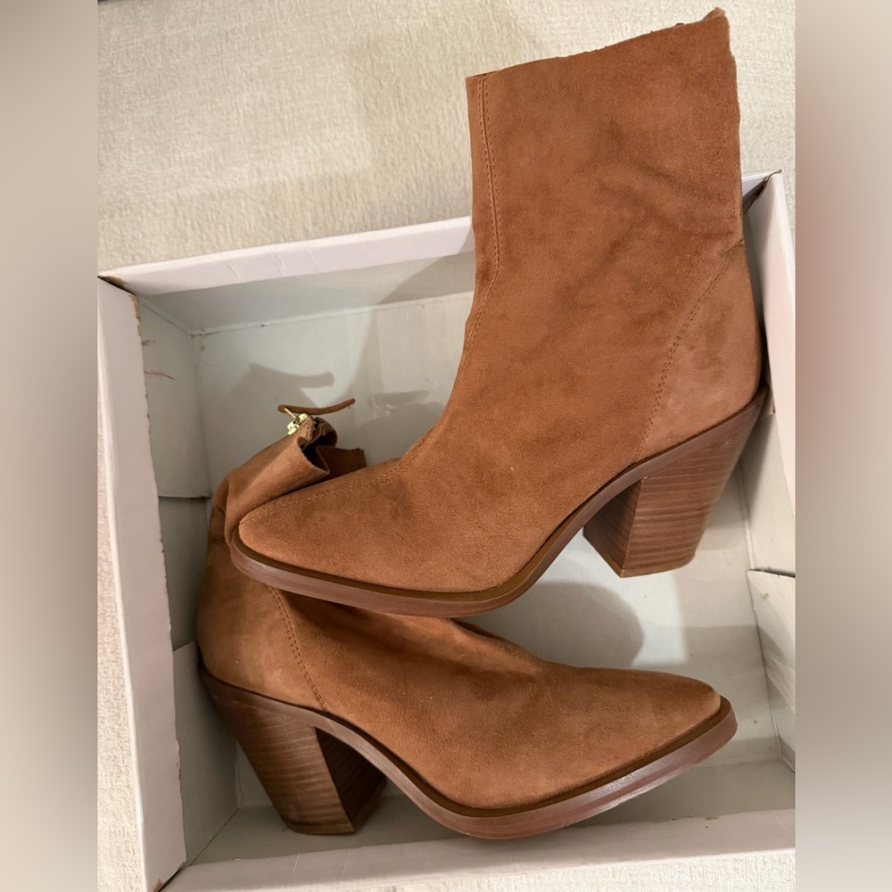 TOPSHOP Heeled Suede Ankle Boot